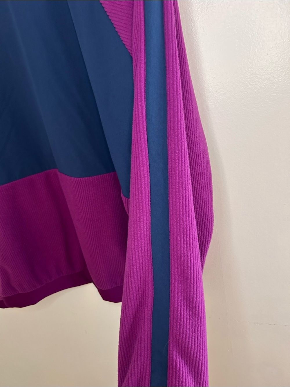 Youer Fearless Crewneck Fleece Sweatshirt Women's Size XL in Juicy Magenta/Blue - Picture 6 of 7